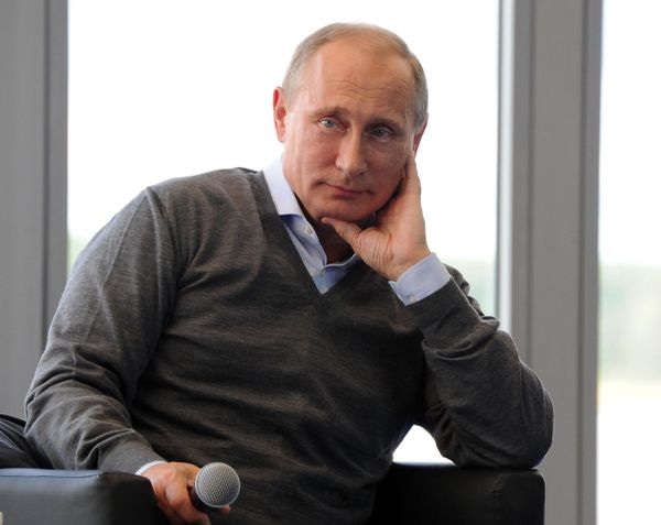 Президент России Владимир Путин во время общения с участниками форума Селигер 2014 