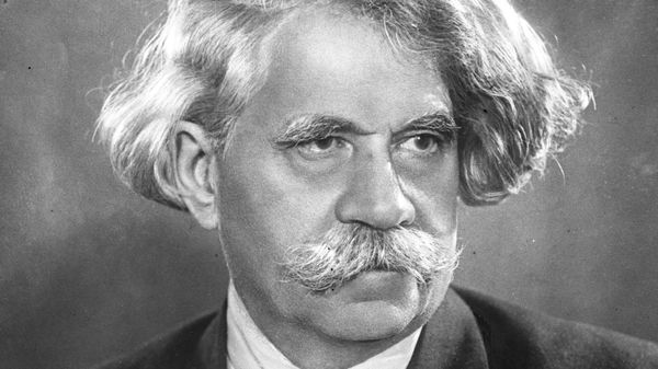 Сергей Николаевич Сергеев-Ценский (1875—1958), русский советский писатель, автор исторических романов Сергей Николаевич Сергеев-Ценский (1875—1958), русский советский писатель, автор исторических романов
