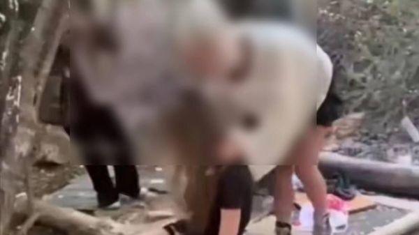 В Евпатории 15-летние подростки выпили и избили сверстницу на камеру