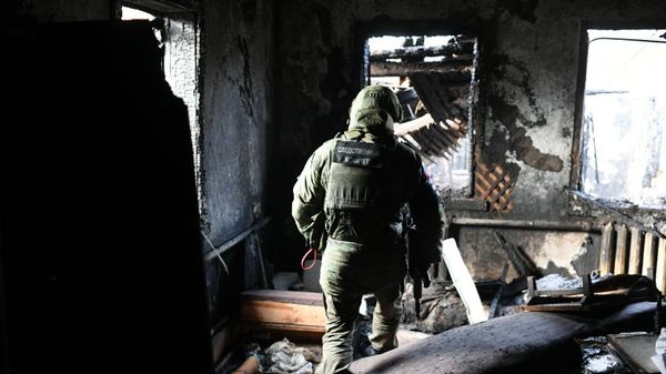 Работа сотрудников СК РФ на месте обстрела в Донецке