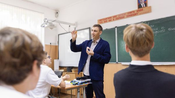 Учитель на уроке