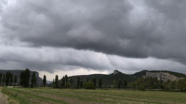 Тучи над долиной в Бахчисарайском районе Крыма