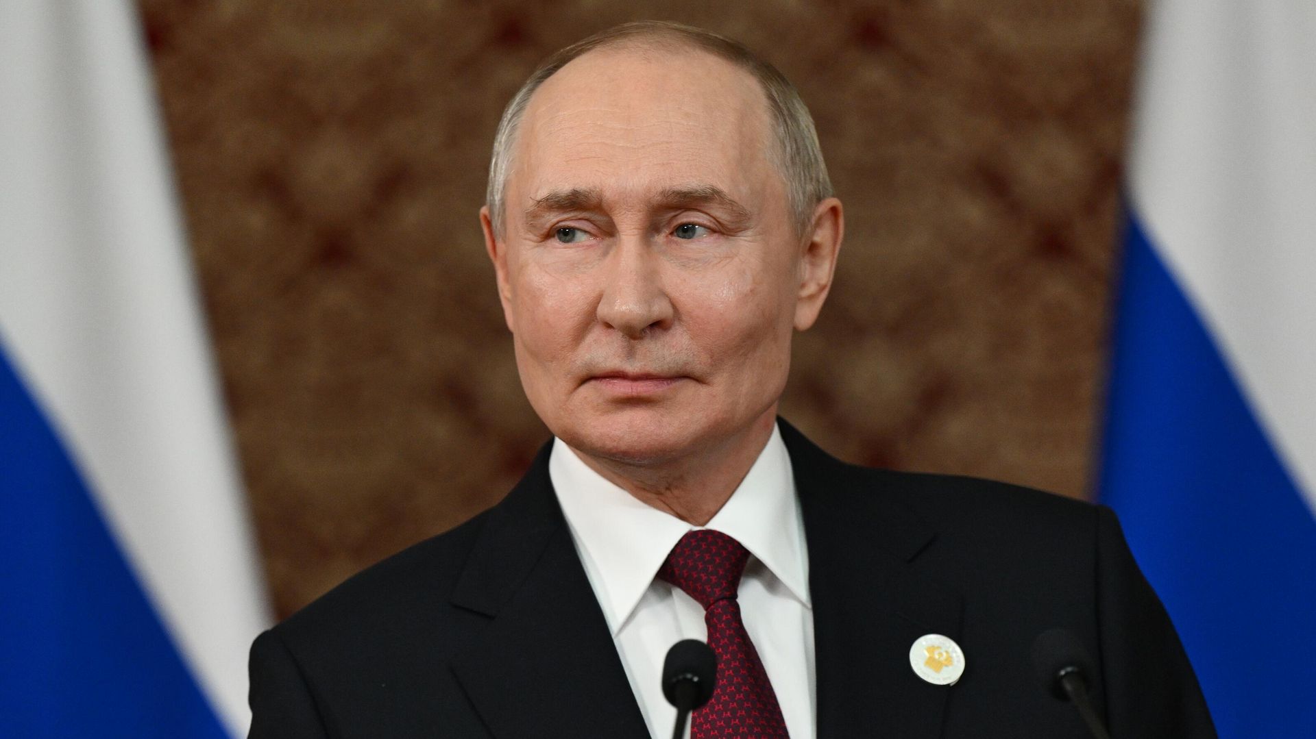 Президент РФ Владимир Путин выступает перед представителями СМИ после участия в заседании совета глав государств СНГ и проведения двусторонней встречи в Душанбе. - РИА Новости, 1920, 10.10.2025