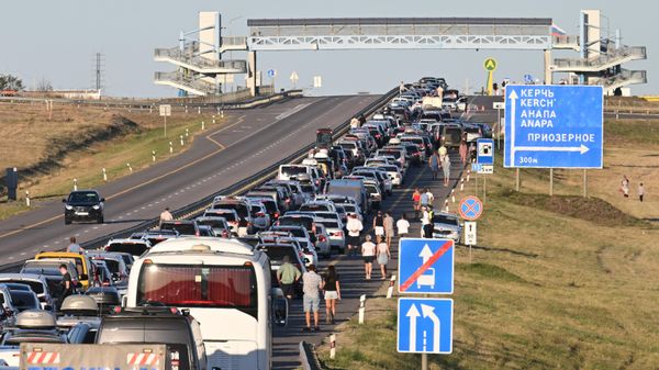 Автомобильная пробка перед Крымским мостом
