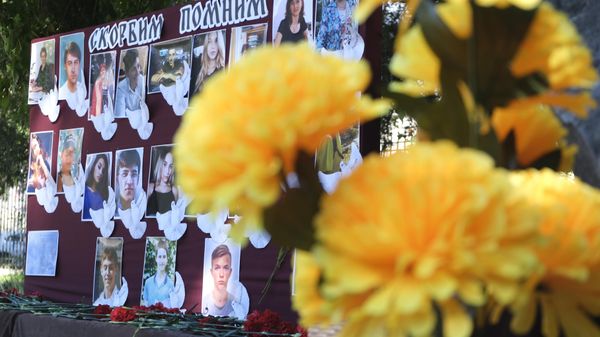 Керчане почтили память погибших в политехническом колледже в седьмую годовщину трагедии
