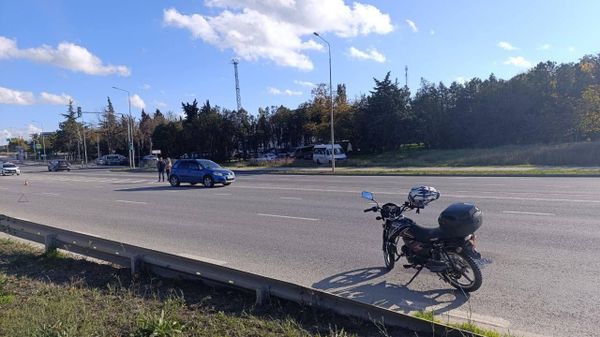В Севастополе в ДТП пострадала 16-летняя водитель мопеда