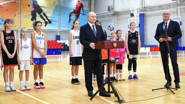 6 ноября 2025. Президент РФ Владимир Путин в физкультурно-оздоровительном комплексе Орбита в Самаре на презентации в режиме видеоконференции новых спортивных объектов, введенных в эксплуатацию в 2025 году