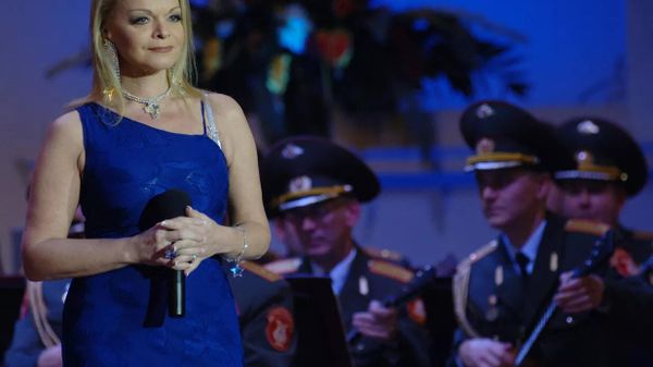 Лариса Долина