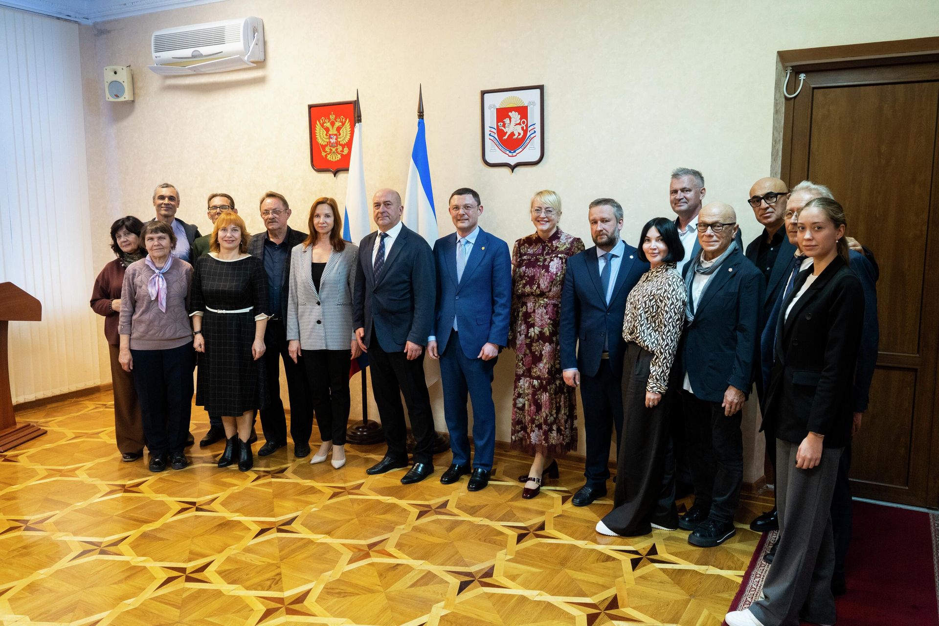 Подписание Соглашения о сотрудничестве между Правительством Республики Крым и Российской академии художеств - РИА Новости, 1920, 20.11.2025