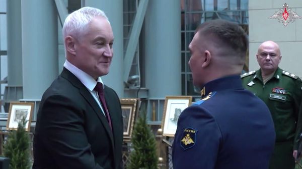Министр обороны РФ вручил медали Золотая Звезда отличившимся участникам СВО