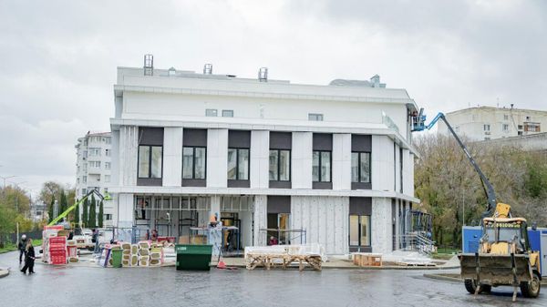 В Севастополе завершается строительство новой поликлиники на улице Молодых строителей 