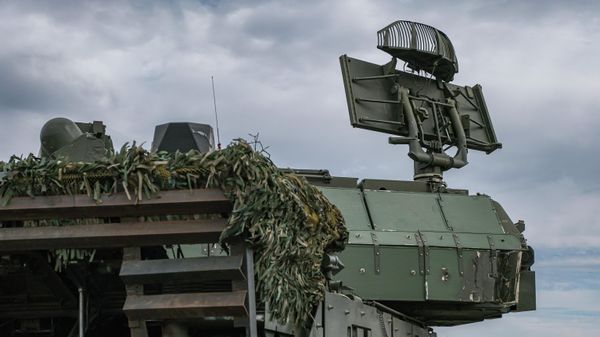 Боевое дежурство экипажа ЗРК Тор-М2 в зоне СВО