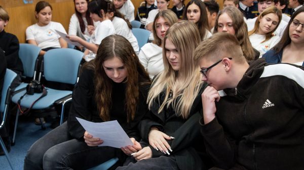 Сотрудники медиагруппы Россия сегодня в Крыму рассказали детям о закулисье журналистики Сотрудники медиагруппы Россия сегодня в Крыму рассказали детям о закулисье журналистики