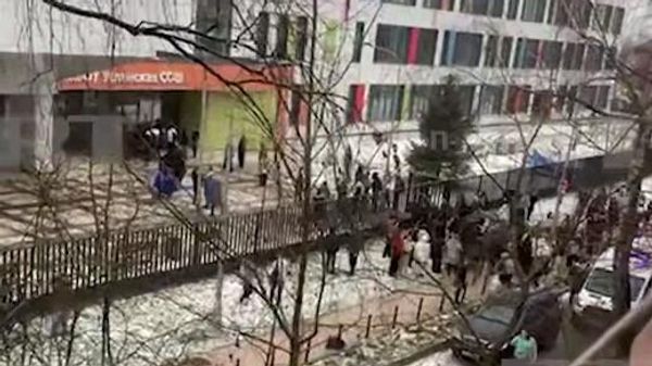 В школе Одинцово подросток напал с ножом на людей. Скриншот видео RT
