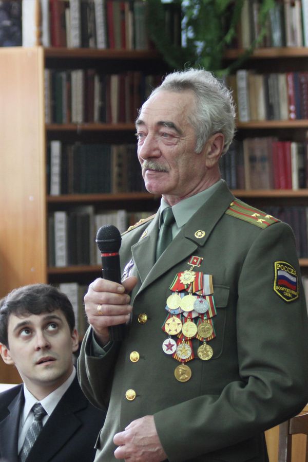 Сын Абдуля Тейфука Юрий в гостях у Таврического национального университета. Май 2010 г.. Рядом сидит внук Темир Сын Абдуля Тейфука Юрий в гостях у Таврического национального университета. Май 2010 г.. Рядом сидит внук Темир