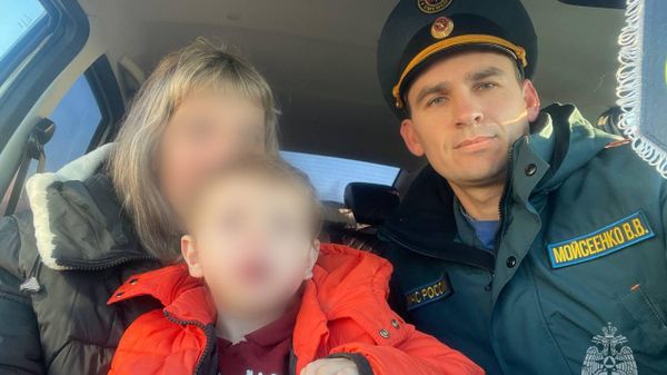 В Крыму сотрудник МЧС стал свидетелем ДТП и помог женщине с ребенком В Крыму сотрудник МЧС стал свидетелем ДТП и помог женщине с ребенком