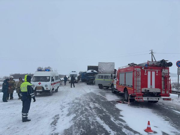 Массовое ДТП с двумя фурами и пассажирским автобусом в Омской области