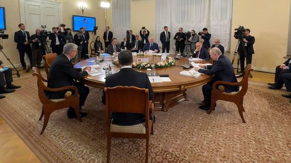Президент Владимир Путин в Санкт-Петербурге открыл заседание Высшего Евразийского экономического совета