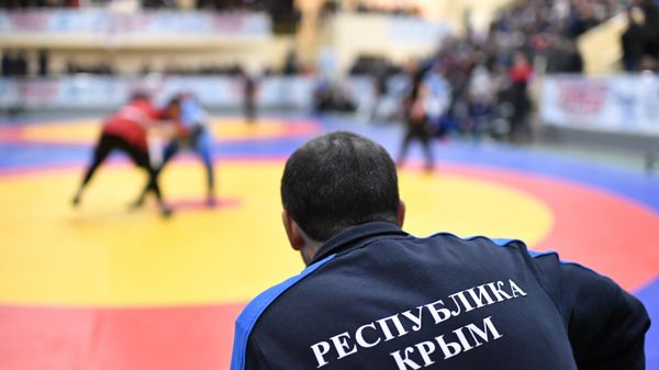 На тренировке в спортзале