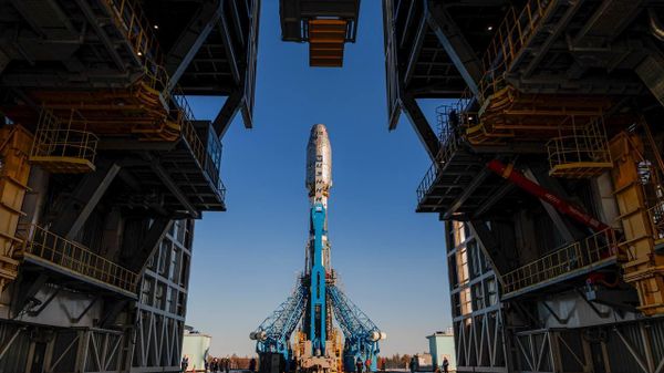 Вывоз ракеты Союз на стартовый комплекс космодрома Восточный