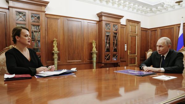 Президент Владимир Путин встретился с главой фонда Защитники Отечества Анной Цивилевой Президент Владимир Путин встретился с главой фонда Защитники Отечества Анной Цивилевой