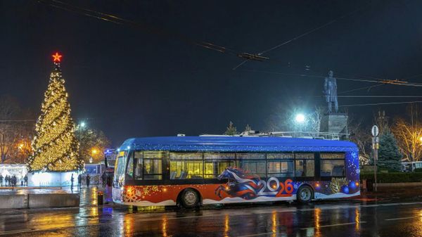 Новогодний троллейбус в Севастополе