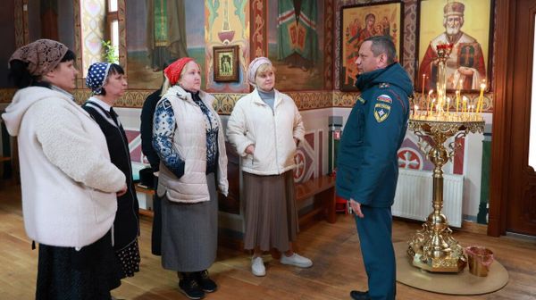 Сотрудники МЧС России обеспечaт безопасность Рождественских служб в храмах Крымa 