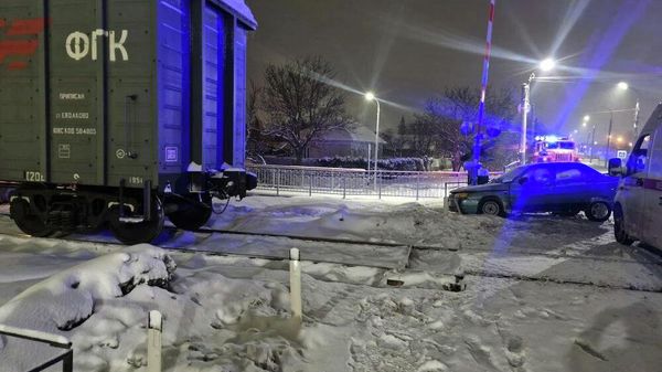 Автомобиль попал под грузовой поезд в Адыгее