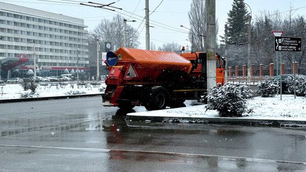 Снег в Симферополе