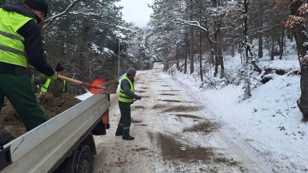 В Ялте продолжают устранять последствия непогоды