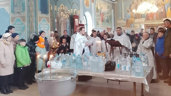 Крещение в Храме Феодоровской иконы Божией Матери в Крыму