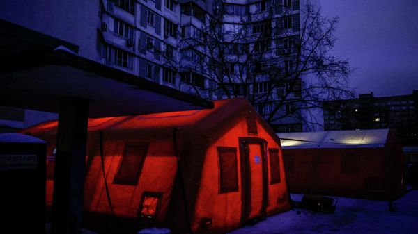 Палатка для обогрева в жилом районе Киева