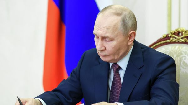 Президент Владимир Путин провел совещание с членами правительства РФ