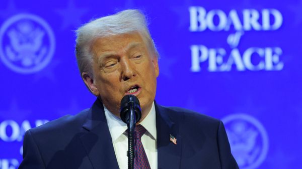 Президент США Дональд Трамп принимает участие в церемонии объявления устава своей инициативы Совет мира