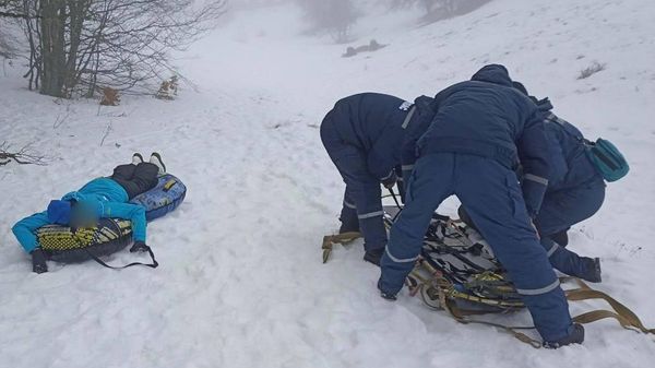 На Ай-Петри две девушки получили травмы при катании на тюбинге