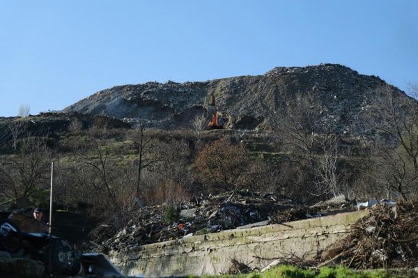 На перегрузочном полигоне в Ялте образовывается оползень