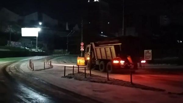 На дороги Севастополя за ночь высыпали более 250 тонн реагентов