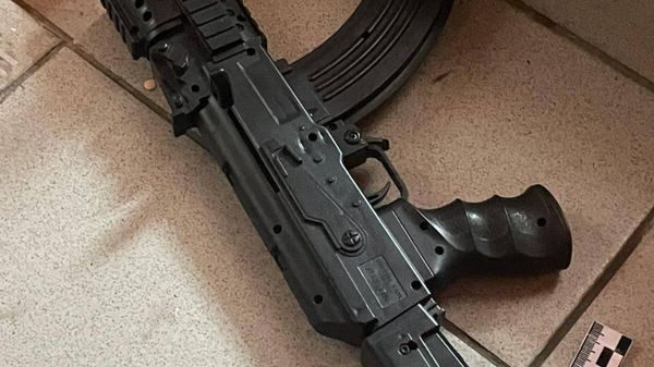 В Уфе ученик гимназии открыл стрельбу из пневматического автомата по учителю и школьникам