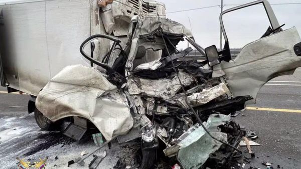 Водитель фургона погиб в ДТП с грузовиком на Кубани
