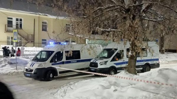 Обстановка у общежития университета в Уфе