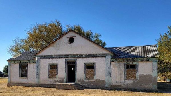 Заброшенный дом в селе Октябрь Джанкойского района Крыма