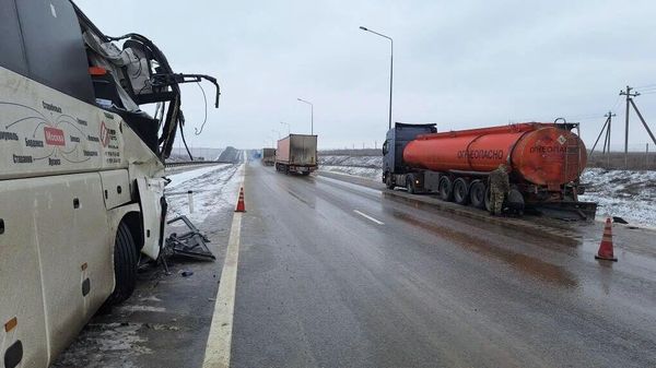 Автобус попал в ДТП на трассе М-4 Дон в Ростовской области