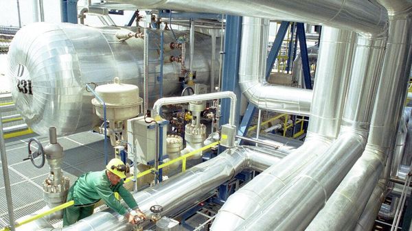 Нефтеперерабатывающий завод в Венгрии