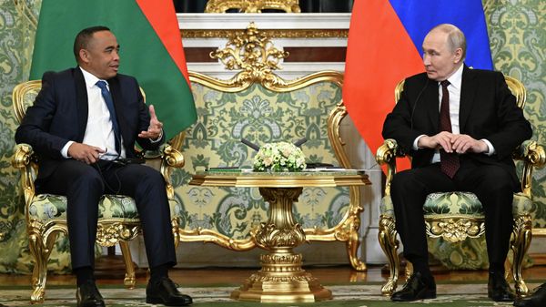 Встреча президента РФ Владимира Путина и президента Мадагаскара Микаэля Рандрианирины