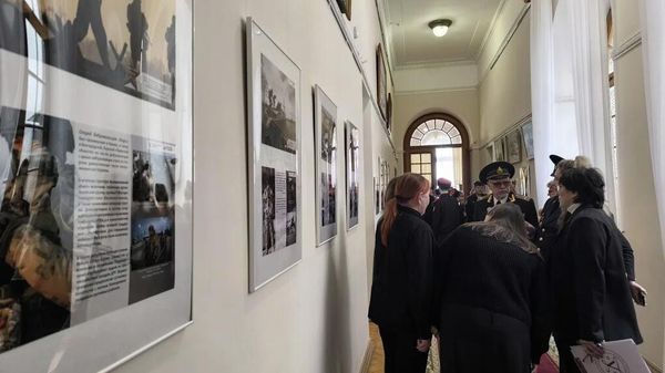 В Ливадийском дворце открылась выставка военкора РИА Новости Крым Защитники Отечества