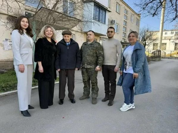 В Евпатории с Днем защитников Отечества поздравили ветеранов