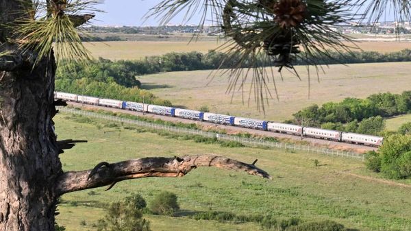 Перевозчик открыл продажу билетов на майские поезда из Мурманска в Севастополь