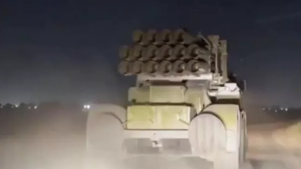 Военная техника талибов едет к пакистанской границе
