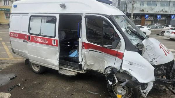 В ДТП со скорой в Краснодаре пострадали четыре человека