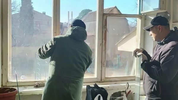 Прокуратура проконтролировала устранение повреждений жилых домов на ул. Маршала Крылова в Севастополе